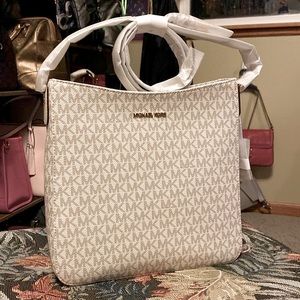 NWT Michael Kors cream jet set travel messenger bag.